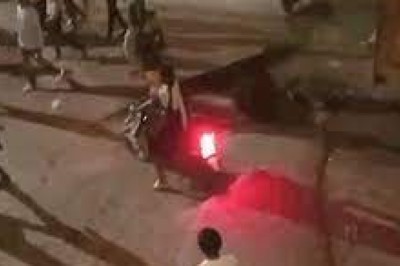 रायपुर में 2 गुटों के बीच मारपीट बलवा : महिलाएं बोलीं- घर में घुस रहे, बच्चे अकेले हैं....फावड़ा, सरिया लेकर पहुंचे करीब 50 युवक...