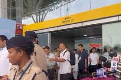 आज राहुल गांधी एक दिवसीय छत्तीसगढ दौरे पर....रायपुर पहुंचे राहुल गांधी,सीएम भूपेश बघेल....डिप्टी सीएम सिंहदेव समेत नेताओं ने किया स्वागत....