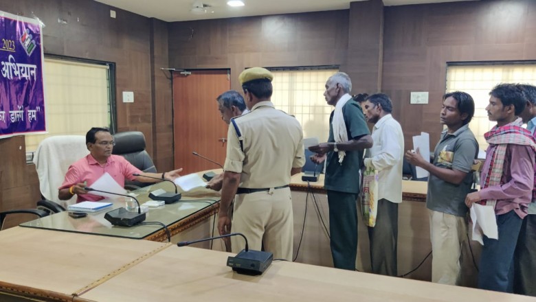 जनचौपाल में कलेक्टर ने सुनी लोगों की समस्याएं : जनचौपाल में विभिन्न शिकायत एवं समस्याओं से संबंधित 105 आवेदन प्राप्त हुए....