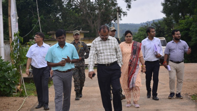कलेक्टर ने निर्वाचन कार्यो का जायजा.....लेने ग्राम पंचायत भांसुला एवं केसरीटोला का किया निरीक्षण.....