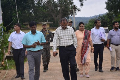कलेक्टर ने निर्वाचन कार्यो का जायजा.....लेने ग्राम पंचायत भांसुला एवं केसरीटोला का किया निरीक्षण.....