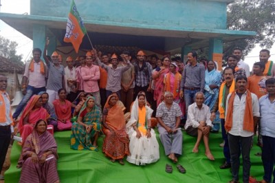घर घर पहुंची भाजपा विधायक प्रत्याशी गीताघासी साहू....आम जनता का मिल रहा है भरपुर समर्थन....