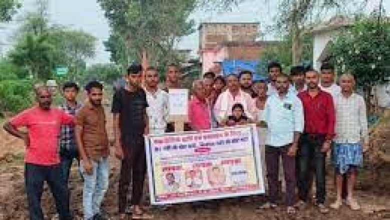 नाराज ग्रामीणों ने लिया बड़ा फैसला, लगाए नेताओं के लापता वाले पोस्टर.....जाने किस कारण से ऐसा करना पड़ा आखिर
