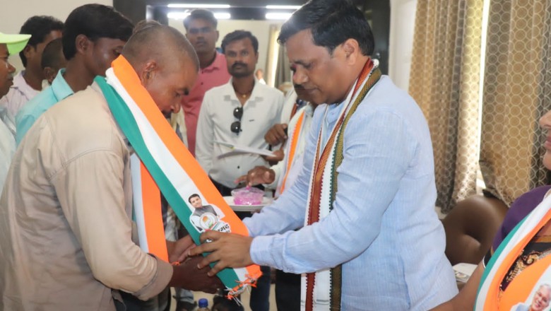 पूर्व प्रधानमंत्री डॉ मनमोहन सिंह के जन्मदिन पर विधायक भुनेश्वर बघेल को उपस्थिति में....सैकड़ो लोगों ने किया कांग्रेस प्रवेश...