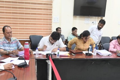 कलेक्टर ने आगामी त्यौहार गणेश विर्सजन एवं ईद ए मिलाद को शांतिपूर्ण माहौल एवं सौहार्द्रपूर्ण ढंग से मनाए जाने शांति समिति की बैठक संपन्न....