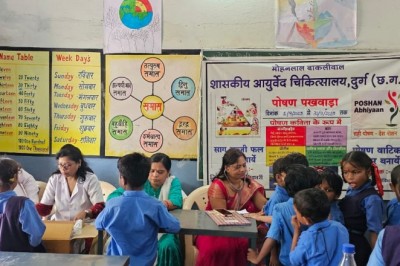 शासकीय आयुर्वेद चिकित्सालय दुर्ग से पोषण माह के अंतर्गत बच्चों का हुआ स्वास्थ्य परीक्षण एवं दवाई वितरण