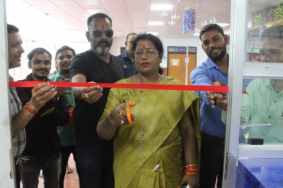 महापौर हेमा देशमुख ने मेडिकल कॉलेज अस्पताल में धनवंतरी मेडिकल स्टोर का श्री गणेश कर किया उद्घाटन.....55 फीसदी छुट में मिलेगी मरीजों को दवा....