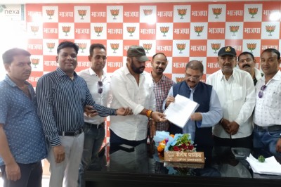 गरीब छात्रों के लिए होगी राजपूत भवन में आवासीय व्यवस्था, सांसद ने भवन मरम्मत कार्य के लिए दिए 5 लाख
