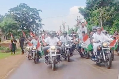 कांग्रेस भरोसा यात्रा : बुलेट में निकले सीएम बघेल