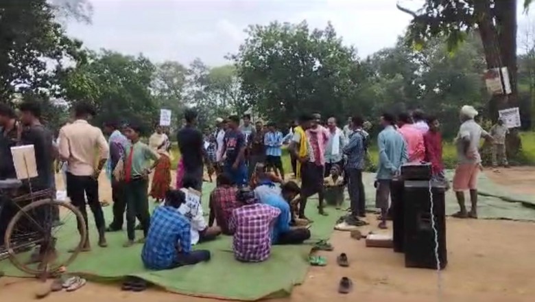 मोहला-मानपुर. कंडम सड़क को लेकर ग्रामीणों का गुस्सा फूटा नेशनल हाईवे पर किया चक्काजाम