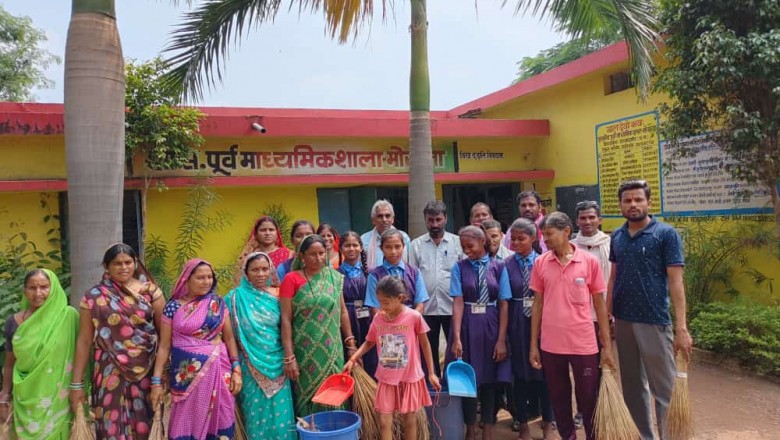 शासकीय पूर्व माध्यमिक शाला मोखला में चलाया स्वच्छता अभियान