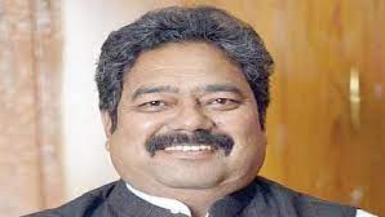 महापौर की कार ने जेल अधीक्षक को मारी टक्कर :स्कूटी से दूर जा गिरीं मां-बेटी....दोनों को आई गंभीर चोटें....FIR दर्ज
