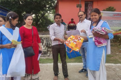 शास.आदर्श कन्या उच्च माध्यमिक विद्यालय द्वारा.....प्लास्टिक मुक्त भारत अभियान के लिए उठाया गया प्रेरणासपद कदम.....