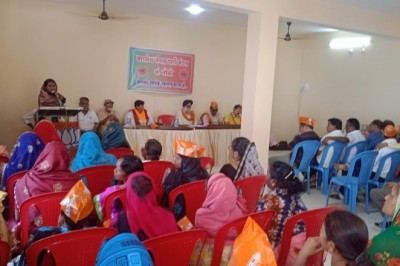 अंबागढ़ चौकी गुरु कृपा पैलेश में भाजपा कार्यकर्ताओं की बैठक आयोजित....गीता घासी साहू को विजयी बनाने BJP कार्यकर्ताओ मे भरा जोश....