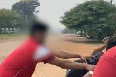 कलिंगा यूनिवर्सिटी में फ्रेशर पार्टी को लेकर छात्र की पिटाई....पहले वॉट्सऐप ग्रुप में बहस...फिर मिलकर स्टूडेंट्स ने लात-घूंसों से पीटा....