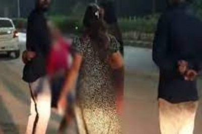 नशे में धुत 3 युवतियों का सड़क पर बवाल....मारपीट video : तेज रफ्तार में पहले एक कार को ठोका....FIR दर्ज....
