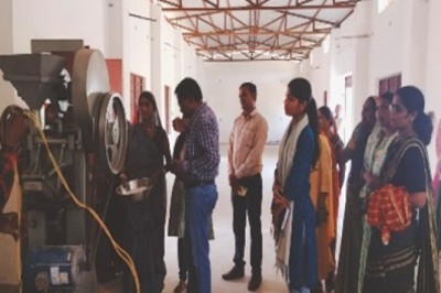 रीपा योजना से ग्रामीण युवक युवतियों को मिल रही स्वरोजगार का अवसर....