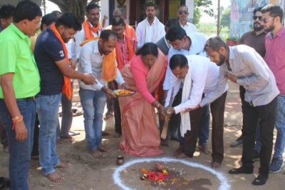 सबेरा संकेत प्रेस के पास वैष्णव समाज.....सामुदायिक भवन निर्माण के लिये महापौर ने किया भूमिपूजन....