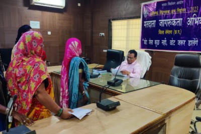 जनचौपाल में कलेक्टर ने सुनी लोगों की समस्याएं : जनचौपाल में विभिन्न शिकायत एवं समस्याओं से संबंधित 85 आवेदन प्राप्त हुए....