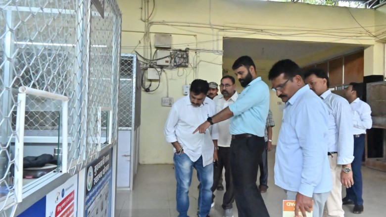 आचार संहिता का पालन कराने फील्ड में उतरे निगम आयुक्त....भिलाई निगम के सभी कार्यालयों सहित निगम क्षेत्र का निरीक्षण कर उतरवाये बैनर पोस्टर....