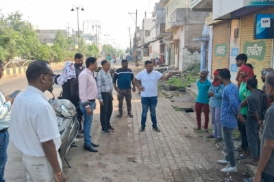 आयुक्त गुप्ता सफाई देखने निकले सड़कों पर....आगामी नवरात्रि एवं दशहरा त्योहार को देखते हुये सफाई व्यवस्था दुरूस्त करने के दिये निर्देश....