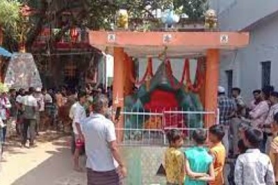 इलाके में तनाव....बदमाशों ने भगवान शंकर - पार्वती की मूर्ति को किया खंडित....माहौल शांत कराने 4TI समेत 25 से ज्यादा जवान तैनात....