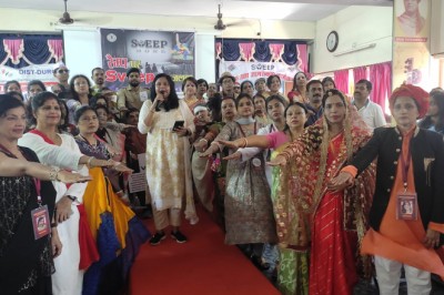 स्वीप अंतर्गत महाविद्यालय के छात्र व छात्राओं द्वारा....मतदाता जागरूकता कार्यक्रम सम्पन्न....