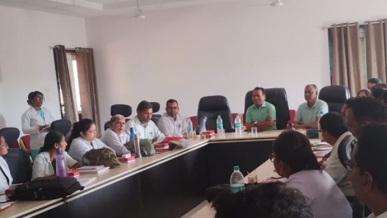कलेक्टर एल्मा ने बेरला भ्रमण के दौरान ली स्वास्थ्य अमले की  बैठक....आनंदगांव  स्वास्थ्य केंद्र का किया निरीक्षण....