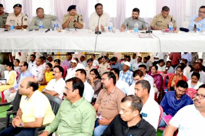 कलेक्टर ने अधिकारियों को क्वांर नवरात्रि के पहले सभी आवश्यक व्यवस्था सुनिश्चित करने के दिए निर्देश.....