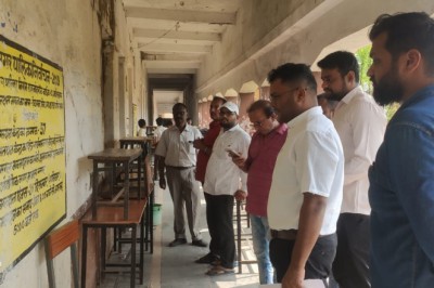 आयुक्त ने मतदान केन्द्रों का निरीक्षण कर आवश्यक व्यवस्था.....मुहैया कराने अधिकारियों को दिये निर्देश....