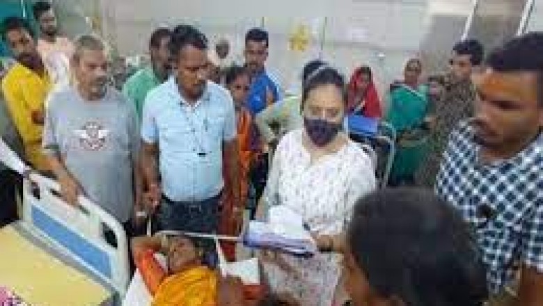 पं.प्रदीप मिश्रा की चल रही थी कथा....शिवमहापुराण से लौट रही ऑटो पेड़ से टकराई.....15 घायल किसी का सिर फटा....