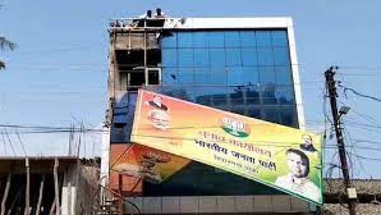 जिला निर्वाचन ने हटाया भाजपा का चुनाव कार्यालय....बिना अनुमति के ऑफिस खोले जाने पर उड़नदस्ता टीम ने की कार्रवाई....