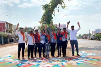नवरात्रि मे माता रानी की स्वागत के लिए ग्राम कोटरा भाठा के युवाओं ने बनाई भव्य रंगोली....