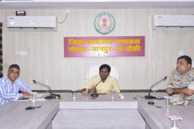 कलेक्टर ने ली उड़नदस्ता दल....स्थैतिक निगरानी दल की बैठक.....चेक पोस्ट पर सघनतापूर्वक करें जांच ....