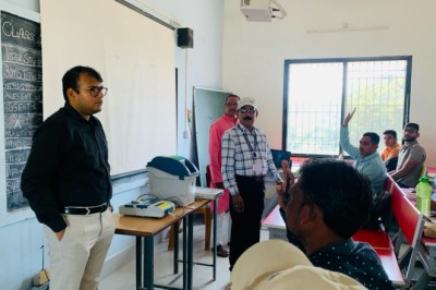 जिला पंचायत ने मतदान दल को दिए जा रहे प्रशिक्षण का किया निरीक्षण....