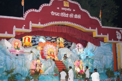 चैतन्य देवियों की भव्य आकर्षक झांकी का शुभारंभ.....शिव से प्राप्त शक्तियों द्वारा हर मानव अपने में व्याप्त बुराइयों का संहार कर सकता है....