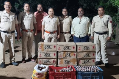 आबकारी विभाग द्वारा बड़ी मात्रा में जप्त की गई मध्यप्रदेश निर्मित शराब....