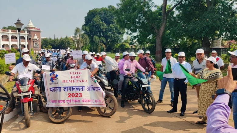 कलेक्टर एल्मा और सीईओ श्रीमती मंडावी ने दिखाई हरी झंडी....मतदाता जागरूकता के लिए जिला पंचायत व जनपद पंचायत कर्मियों ने निकाली बाइक रैली....