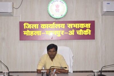 कलेक्टर एवं जिला निर्वाचन अधिकारी एस जयवर्धन ने मशीनों के रेंडोमाइजेशन की प्रक्रिया की दी जानकारी....