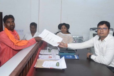 कलेक्टर ने कहा - मतदान संचालन के लिए बिना तनाव के स्वस्फूर्त होकर संचालन करें.....मतदान दल 02 व मतदान दल 03 को निर्वाचन संचालन के लिए किया गया प्रशिक्षित.....