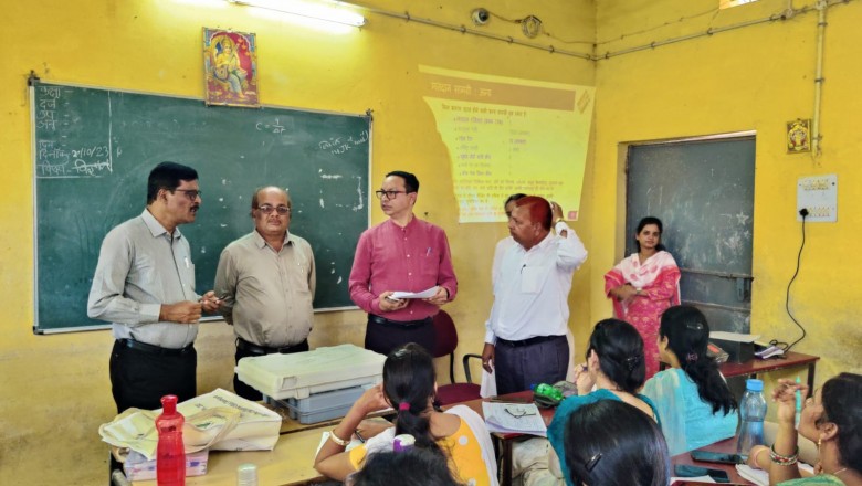 संगवारी मतदान दल एवं दिव्यांग मतदान दलों का प्रशिक्षण संपन्न.....जिला स्तरीय मास्टर ट्रेनर ने मतदान की सम्पूर्ण प्रक्रिया समझायी....