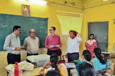 संगवारी मतदान दल एवं दिव्यांग मतदान दलों का प्रशिक्षण संपन्न.....जिला स्तरीय मास्टर ट्रेनर ने मतदान की सम्पूर्ण प्रक्रिया समझायी....