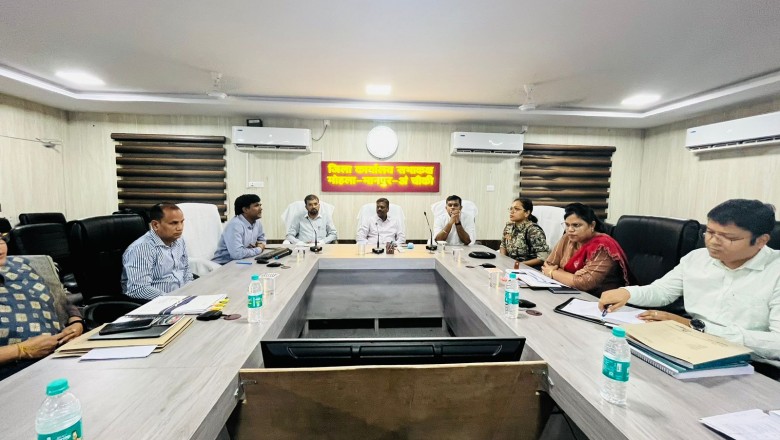 निर्वाचन पर्यवेक्षकों ने निर्वाचन के लिए विभिन्न टीमों के लिए नियुक्त.....सभी अधिकारियों से परिचय प्राप्त कर, दियें आवश्यक निर्देश.....