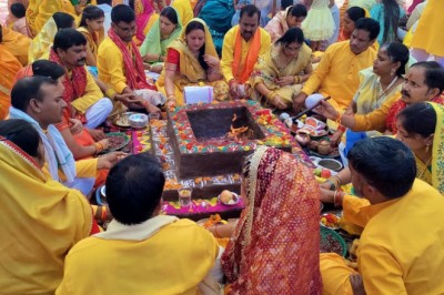 कन्या पूजन के साथ हुआ महा भंडारा: नौ दिनों में हुए अनेक कार्यक्रम.....विराट नगर में हुआ विराट हवन पूजन....जन जागरण दुर्गोत्सव समिति का था ये आयोजन....