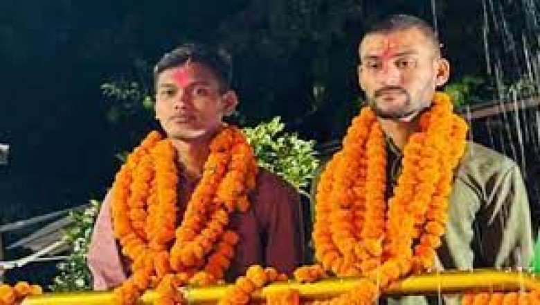 मड़ेली के दो युवाओं का BSF में चयन : जम्मू कश्मीर में देंगे सेवा....ग्रामीणों ने रैली निकालकर किया सम्मान....