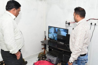 कलेक्टर ने जिले के अंतर्राज्यीय सीमावर्ती ग्राम कल्लूबंजारी चेकपोस्ट का किया निरीक्षण....