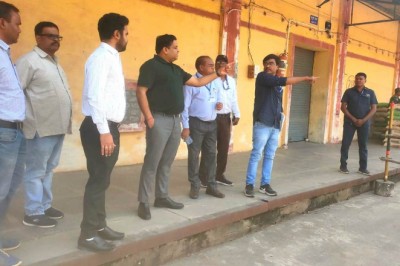 मतदान केन्द्रों में पेयजल....विद्युत, बुजुर्ग एवं दिव्यांगजनों के लिए रैम्प सहित अन्य सभी आवश्यक..... व्यवस्था सुनिश्चित करने कहा.....