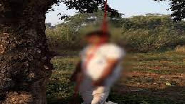 चुनाव ड्यूटी के ट्रेनिंग के पहले एक युवक की संदिग्ध तरीके से  मौत....पेड़ से लटकी मिली लाश.....मारपीट के बाद हत्या की आशंका.....