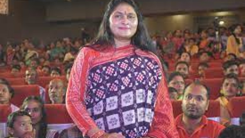 रायपुर उत्तर से सावित्री जगत ने भाजपा प्रत्याशी बनकर भरा नामांकन.....