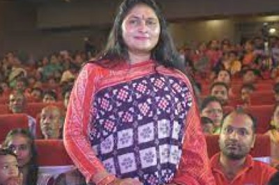 रायपुर उत्तर से सावित्री जगत ने भाजपा प्रत्याशी बनकर भरा नामांकन.....